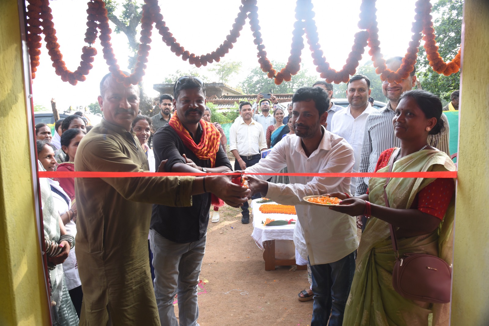 लुंड्रा ब्लॉक के ग्राम उदारी व जमड़ी में आजीविका सेवा केंद्र का शुभारंभ कृषि, पशुपालन एवं मत्स्य पालन से संबंधित आवश्यक सेवाएं एक ही स्थान पर होंगी उपलब्ध